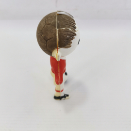 Статуэтка "Футболист", пластик, высота 11 см, трещины на голове. Картинка 12